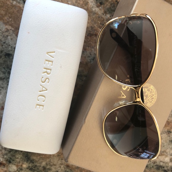 Women’s Versace sunglasses - Picture 3 of 9